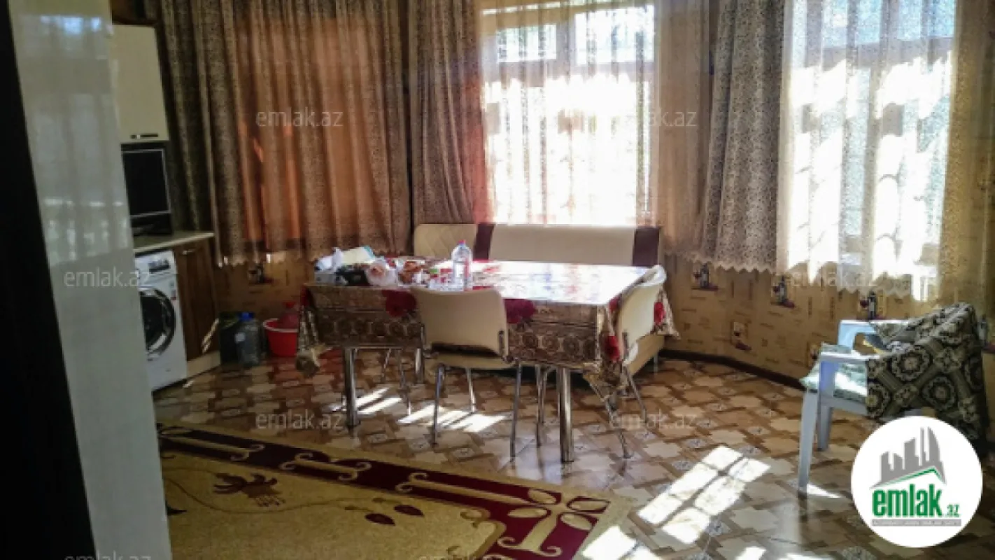 Satılır 5 otaqlı mənzil 195 m²