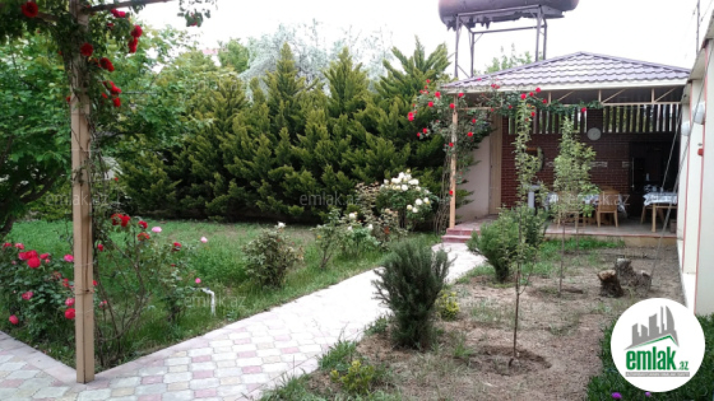 Satılır 5 otaqlı mənzil 195 m²