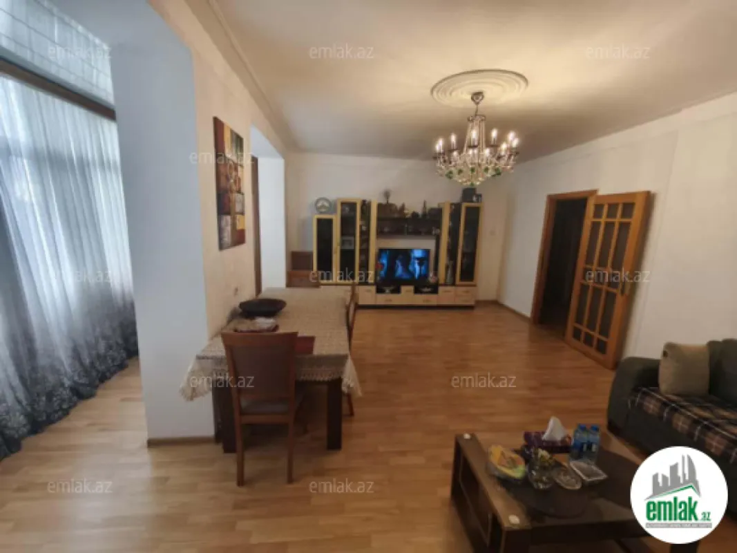 Satılır 3 otaqlı köhnə tikili 105 m²