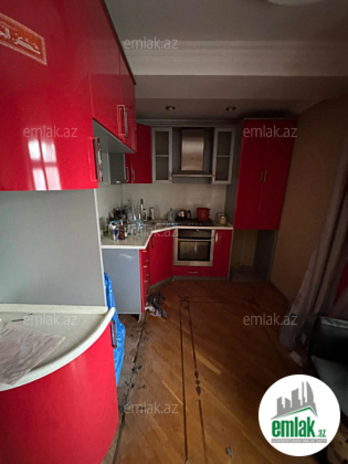 Satılır 2 otaqlı köhnə tikili 76 m²