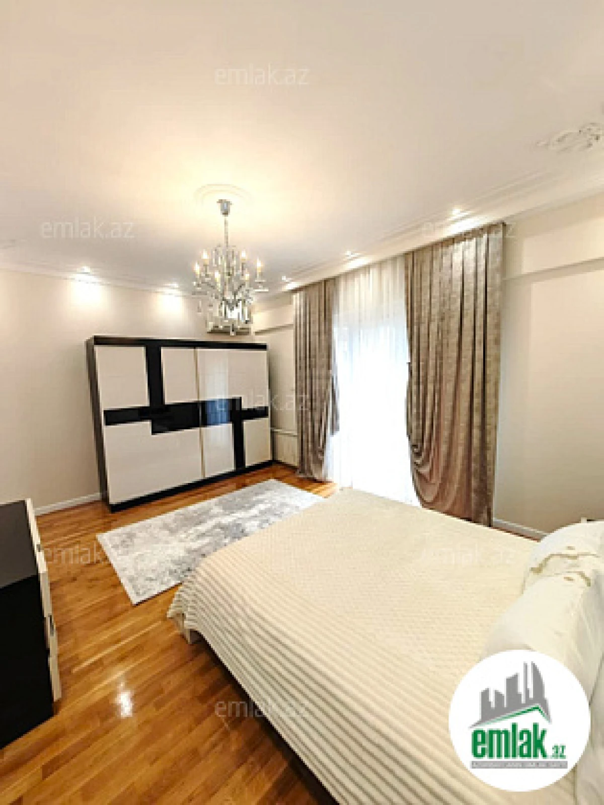 Satılır 4 otaqlı yeni tikili 225 m²