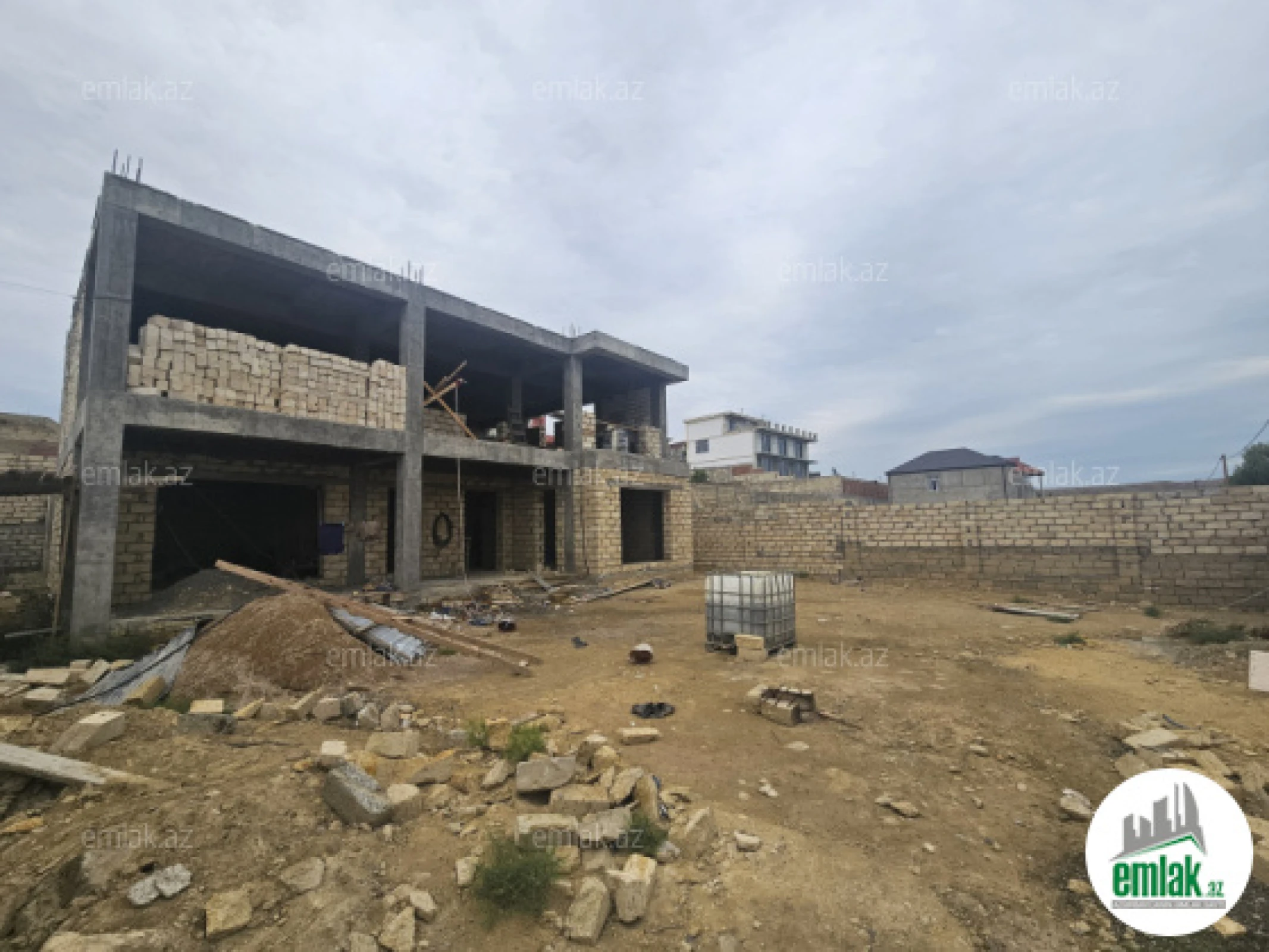 Satılır 6 otaqlı həyət evi 360 m²