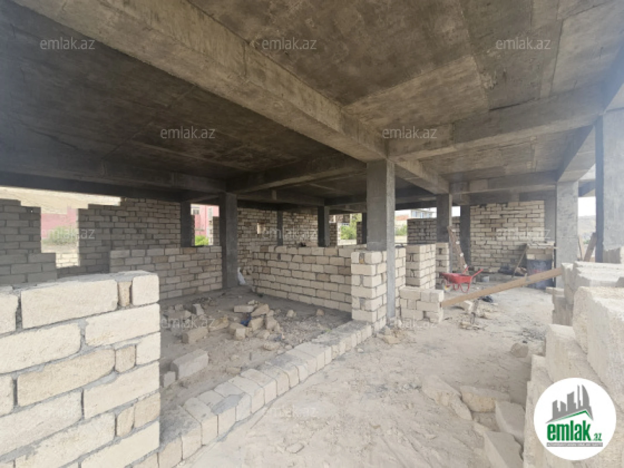 Satılır 6 otaqlı həyət evi 360 m²