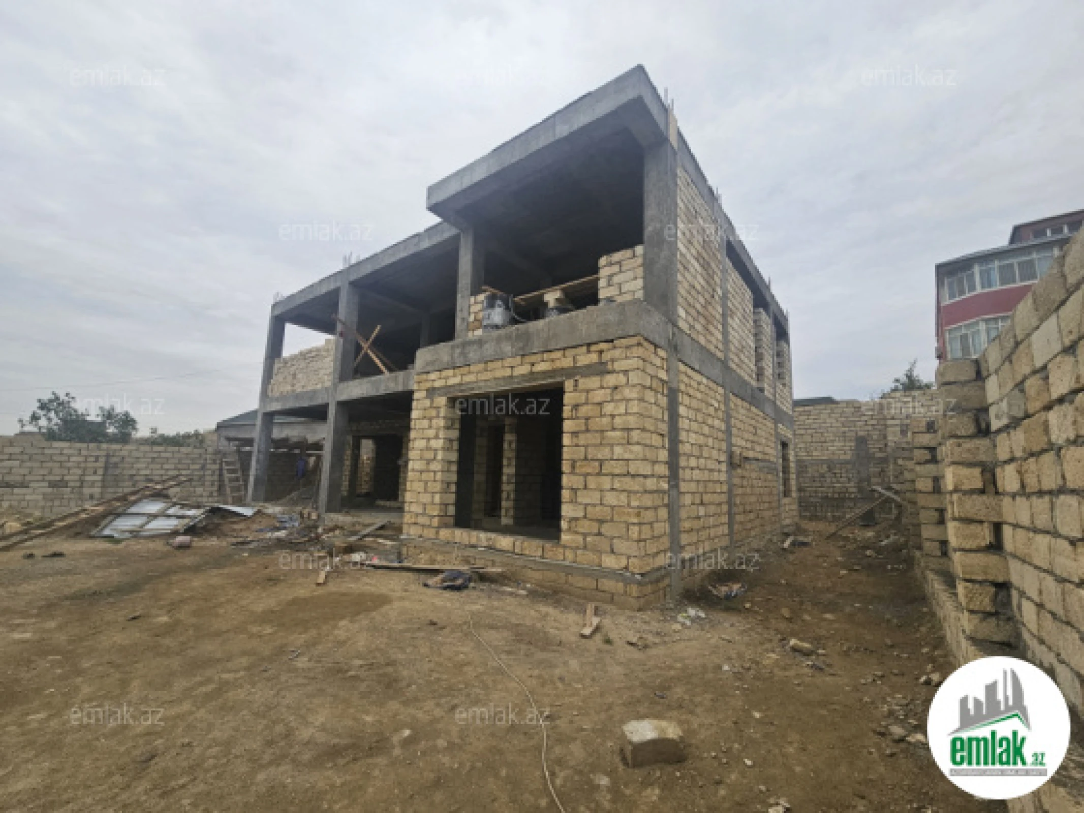 Satılır 6 otaqlı həyət evi 360 m²
