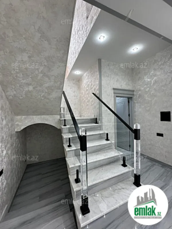 Satılır 4 otaqlı mənzil 200 m²