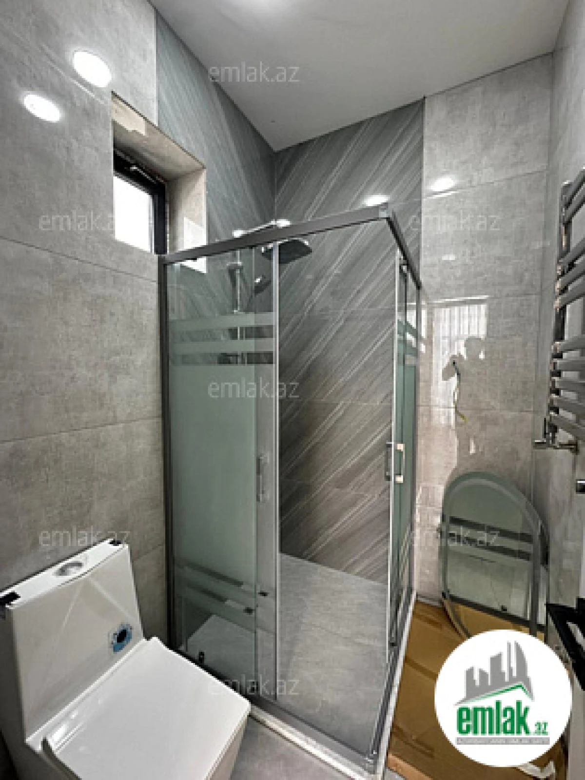 Satılır 4 otaqlı mənzil 200 m²