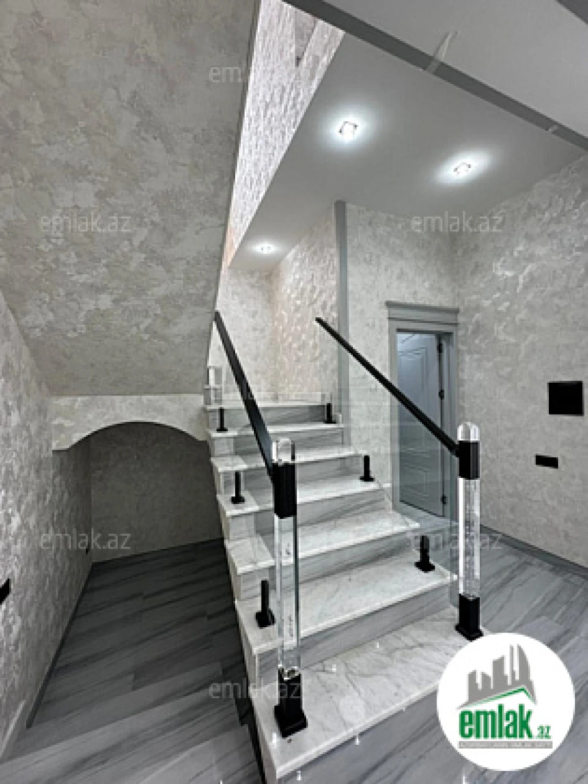 Satılır 4 otaqlı həyət evi 200 m²