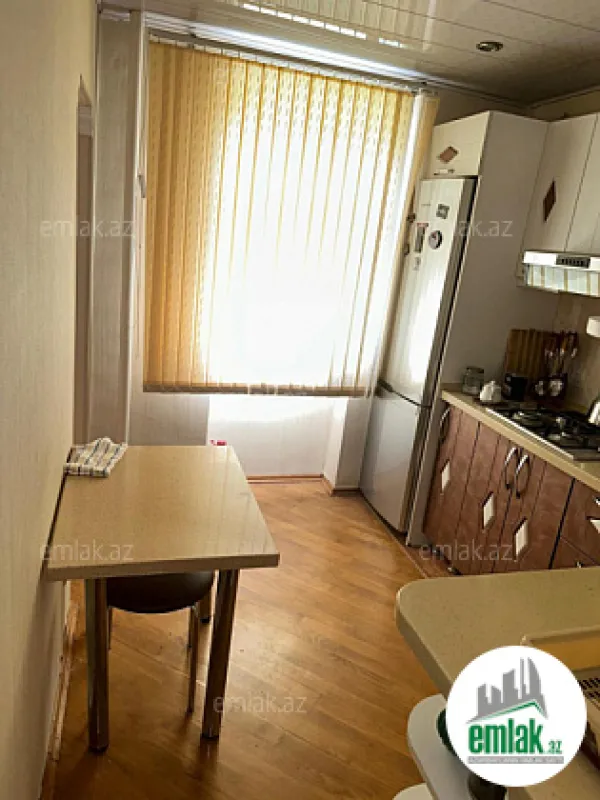 Satılır 2 otaqlı köhnə tikili 65 m²