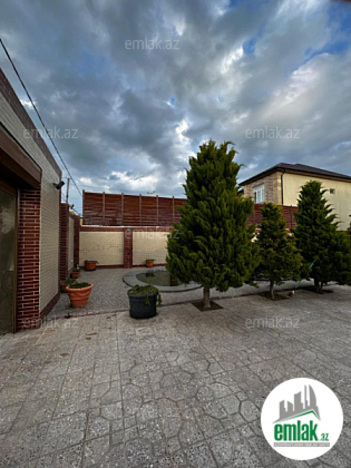 Satılır 6 otaqlı mənzil 150 m²