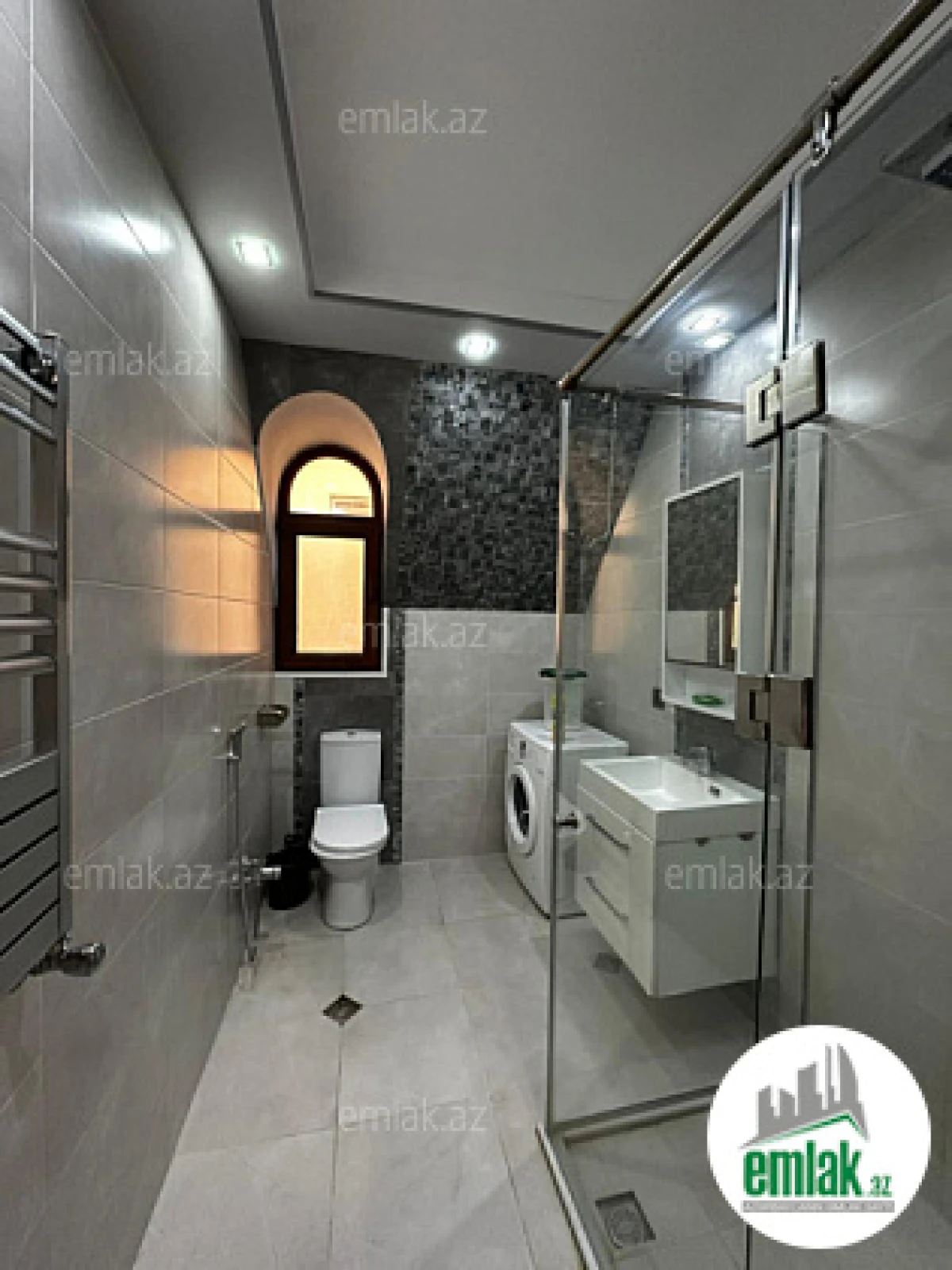 Satılır 4 otaqlı mənzil 150 m²