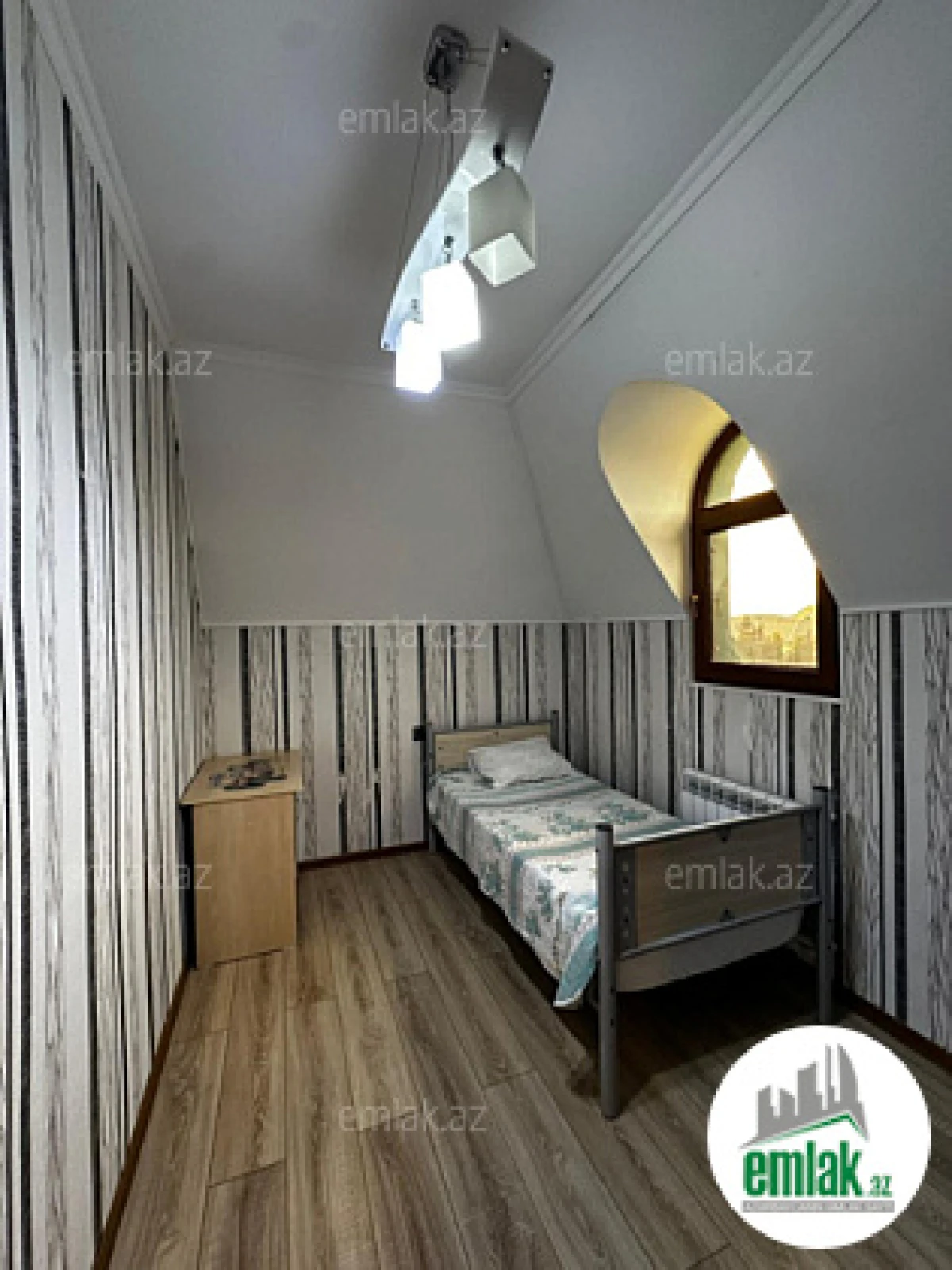 Satılır 4 otaqlı mənzil 150 m²