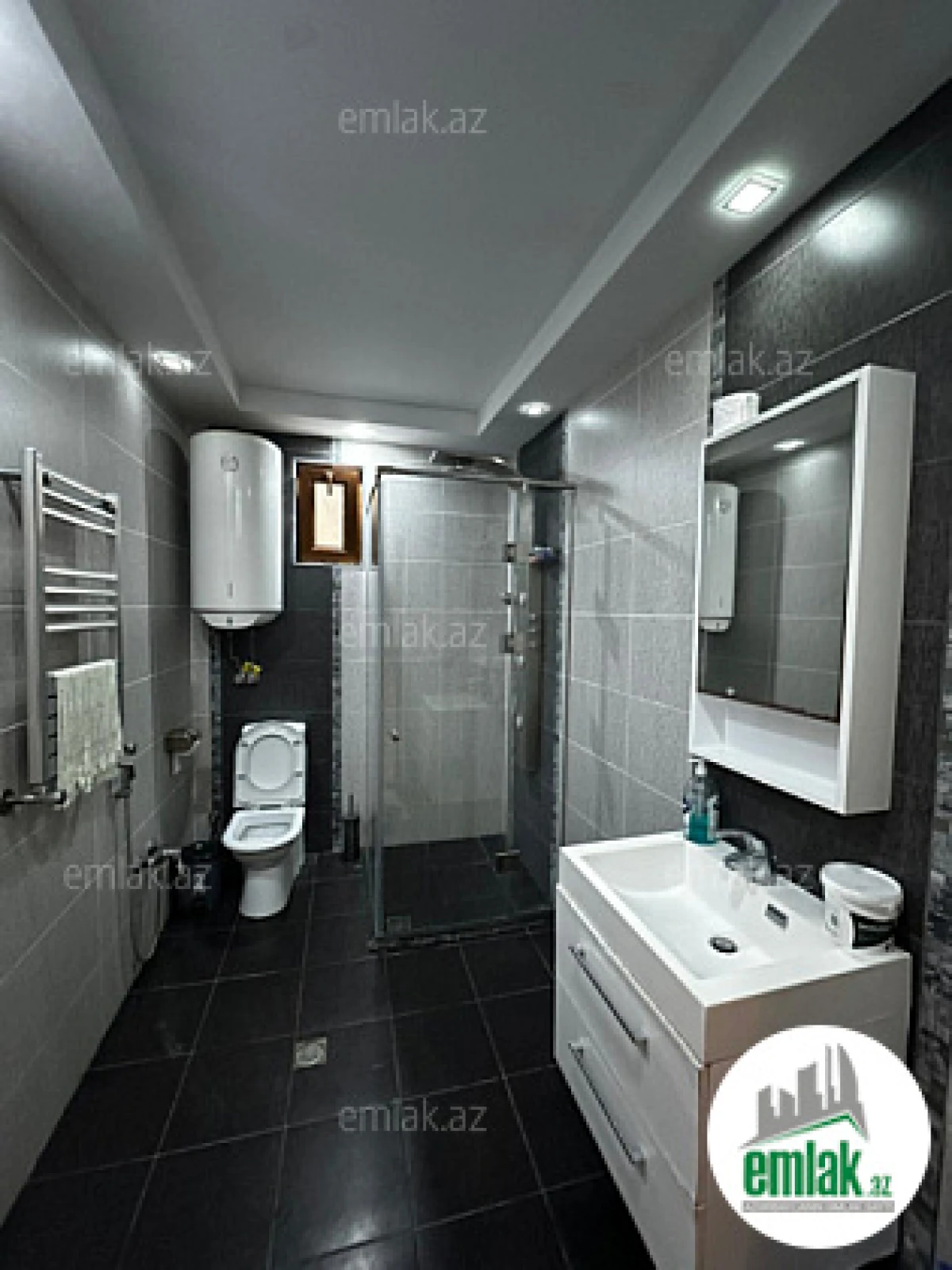 Satılır 4 otaqlı mənzil 150 m²