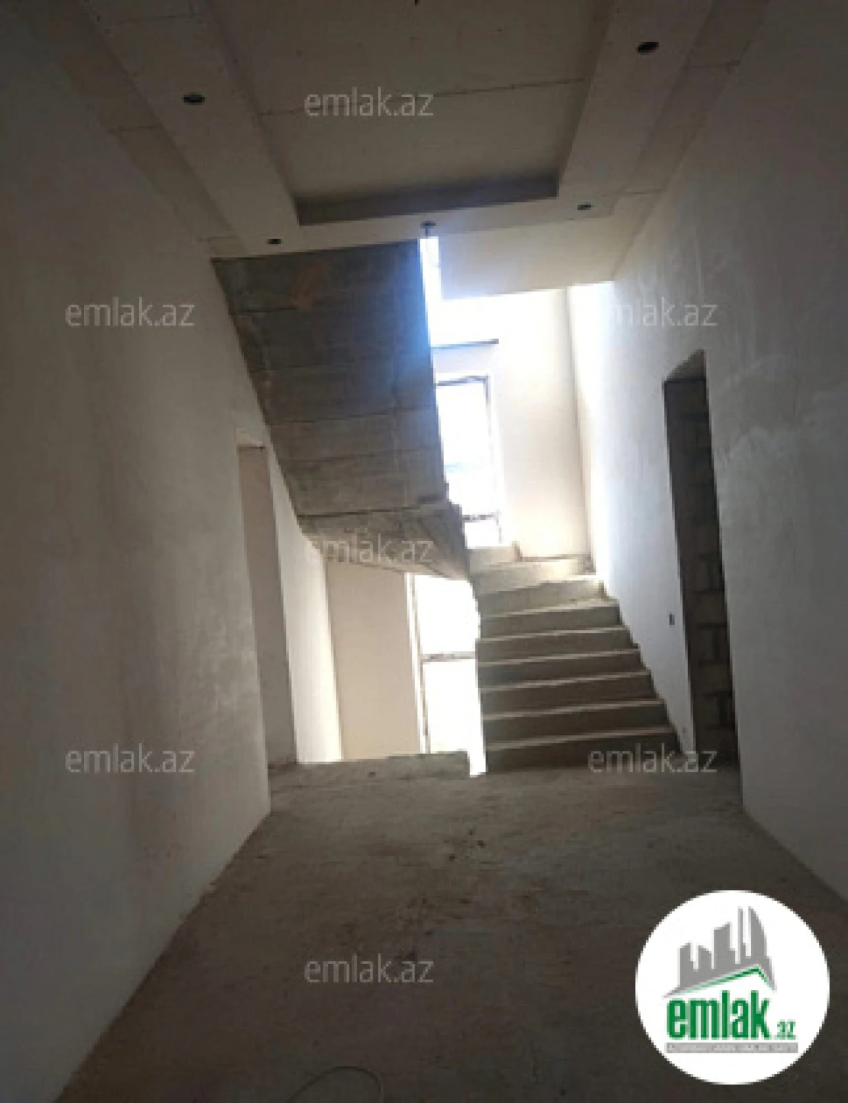 Satılır 6 otaqlı həyət evi 170 m²
