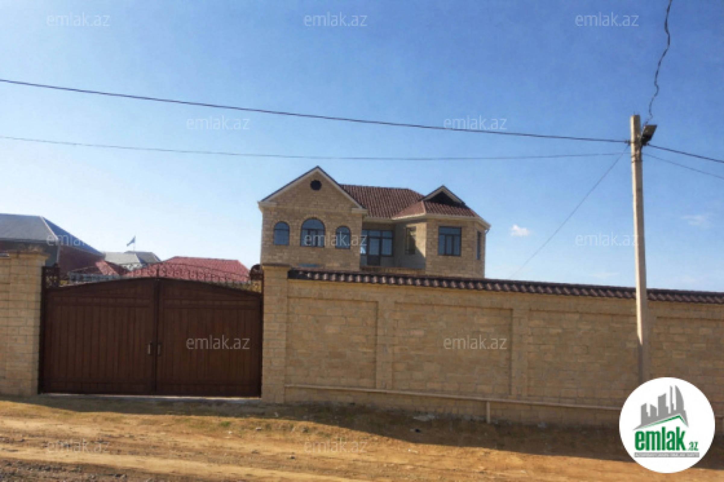 Satılır 6 otaqlı həyət evi 170 m²
