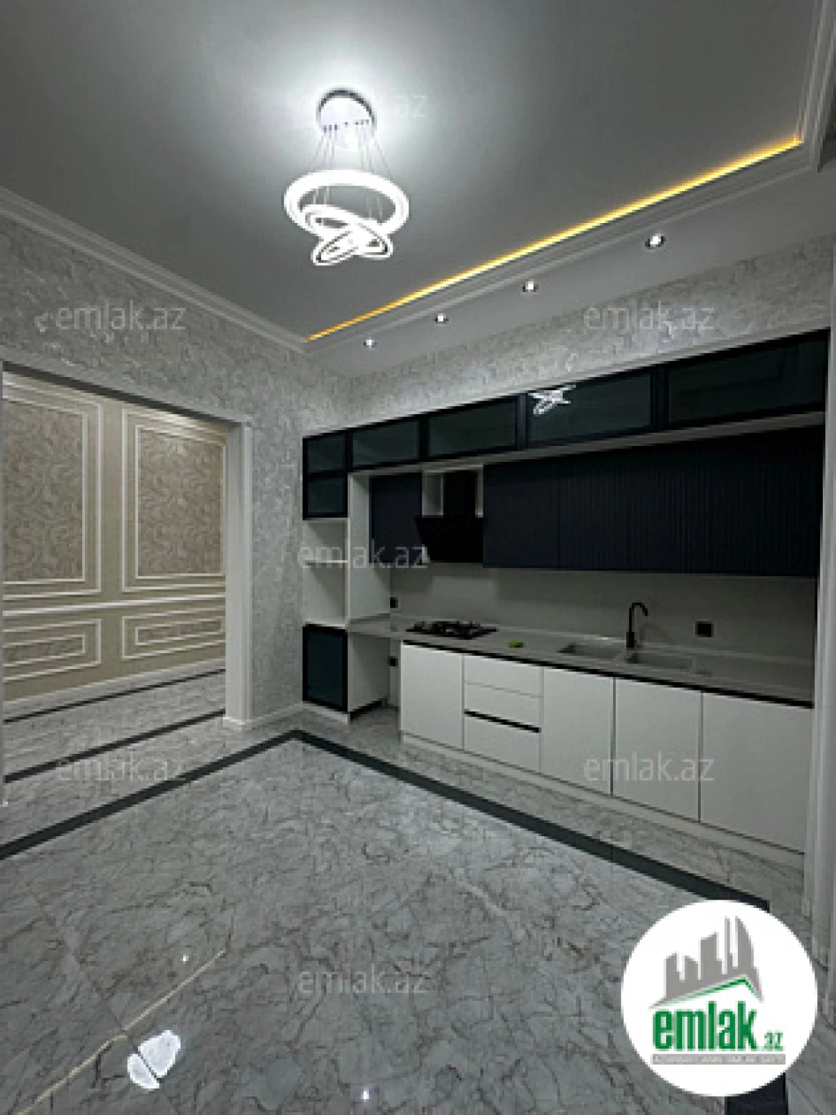 Satılır 4 otaqlı mənzil 150 m²