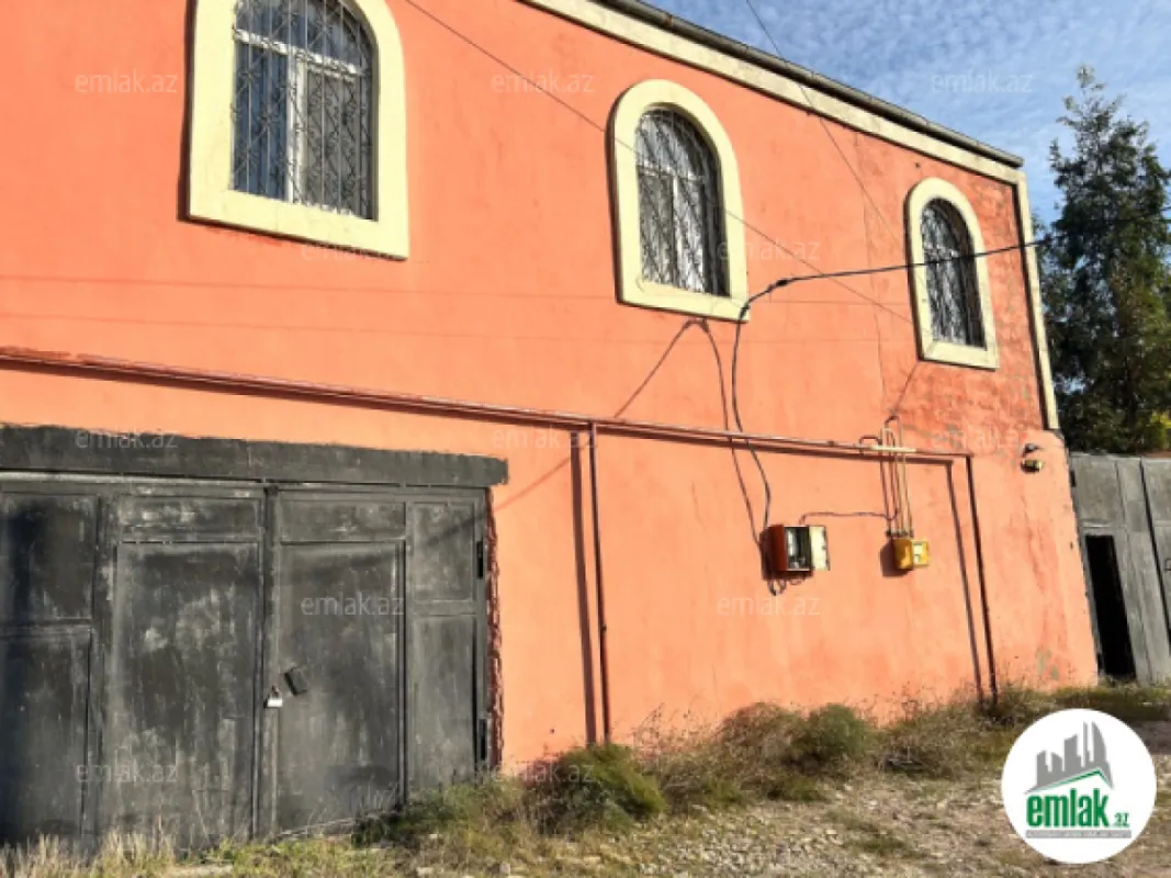 Satılır 7 otaqlı mənzil 320 m²