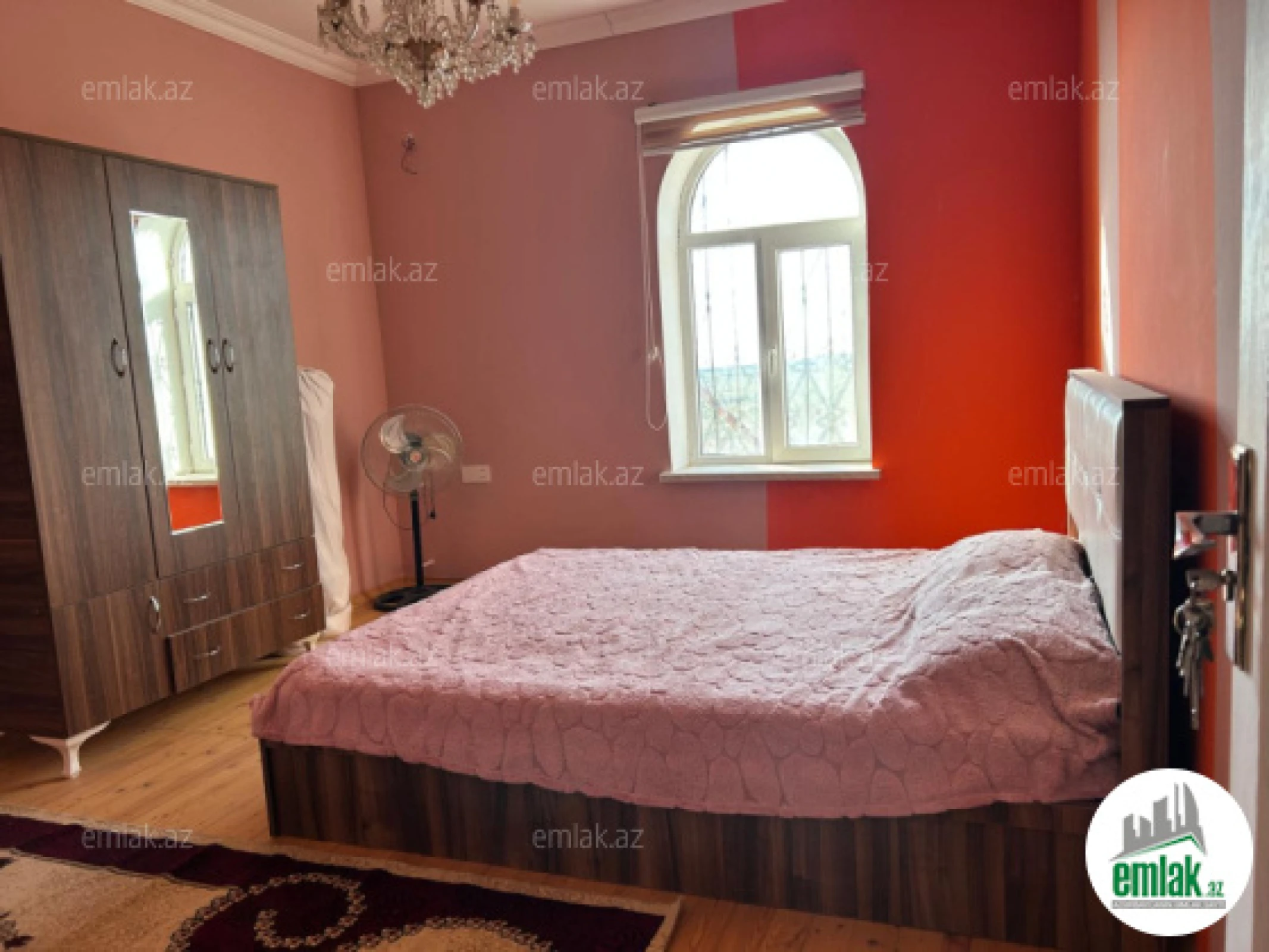 Satılır 7 otaqlı mənzil 320 m²