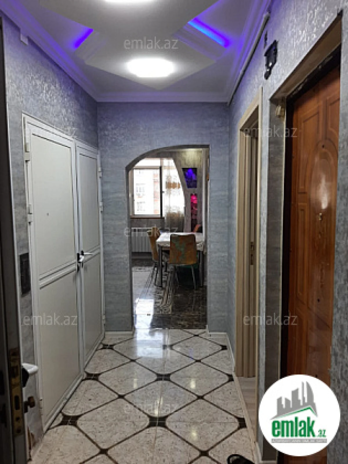 Satılır 2 otaqlı köhnə tikili 70 m²