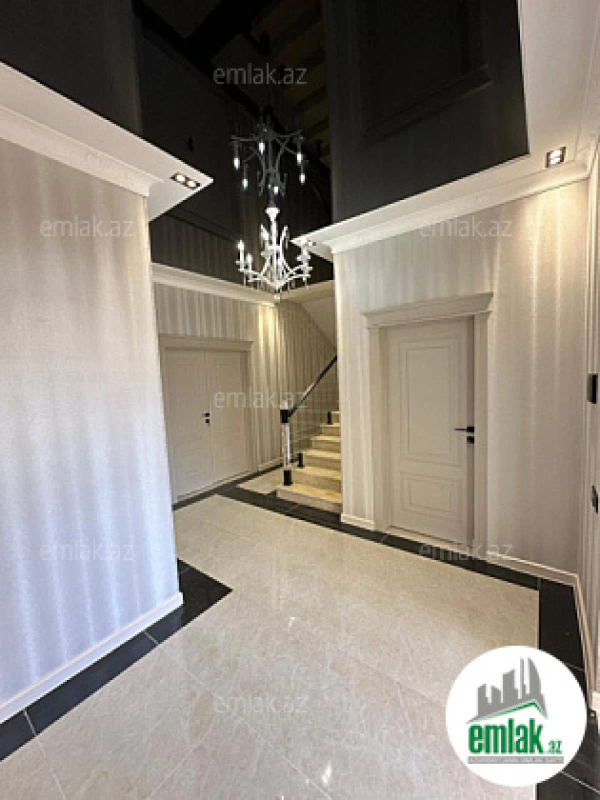 Satılır 5 otaqlı həyət evi 216 m²