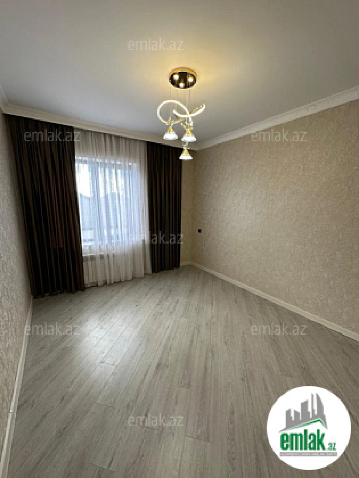 Satılır 5 otaqlı həyət evi 216 m²