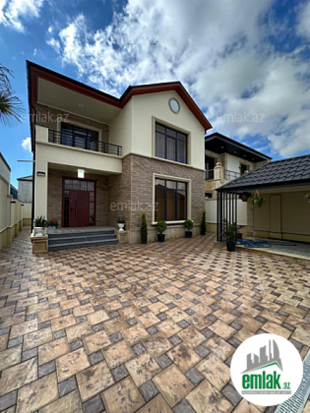 Satılır 5 otaqlı həyət evi 216 m²