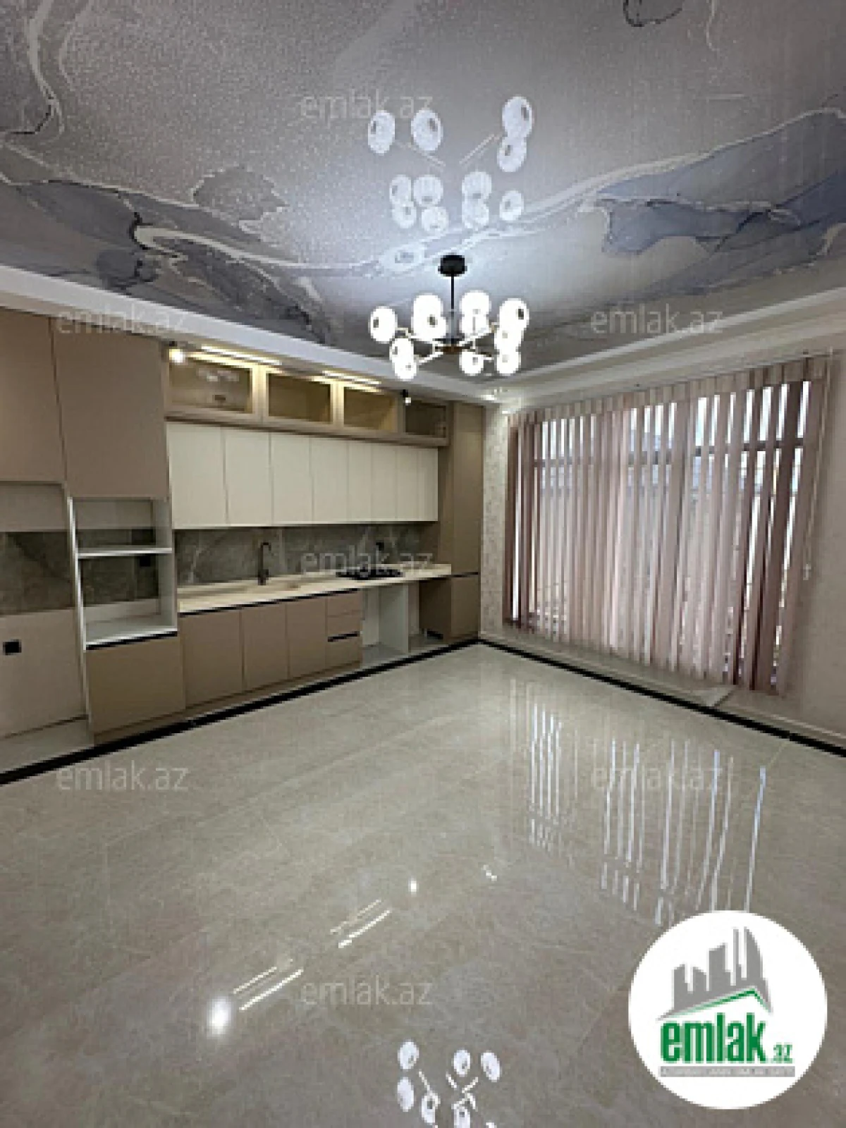 Satılır 5 otaqlı həyət evi 216 m²