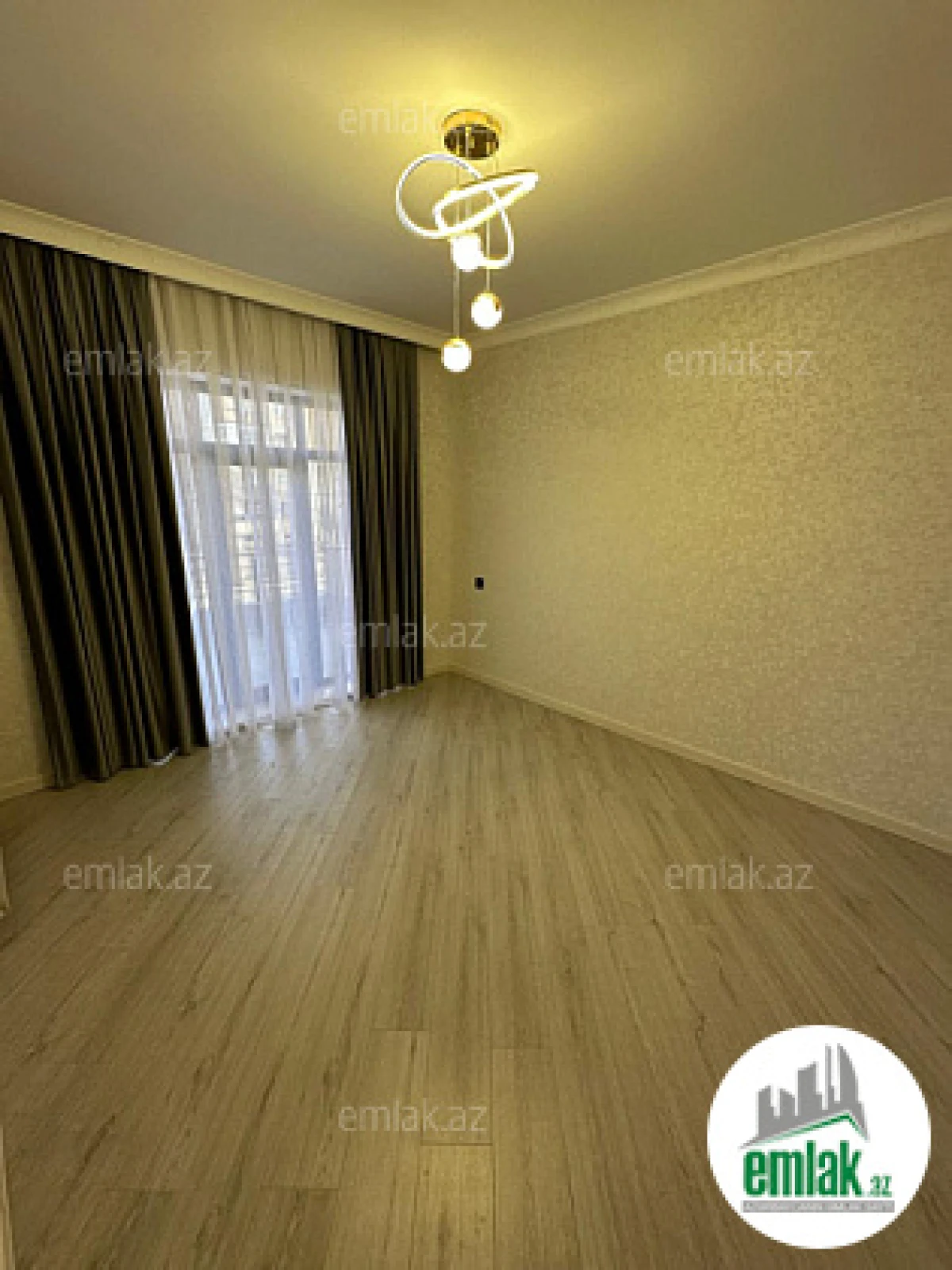 Satılır 5 otaqlı həyət evi 216 m²