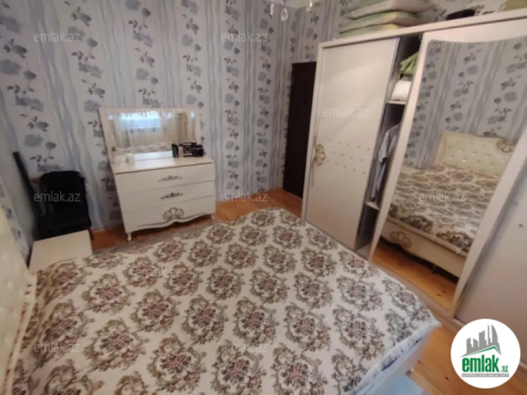 Satılır 5 otaqlı həyət evi 180 m²