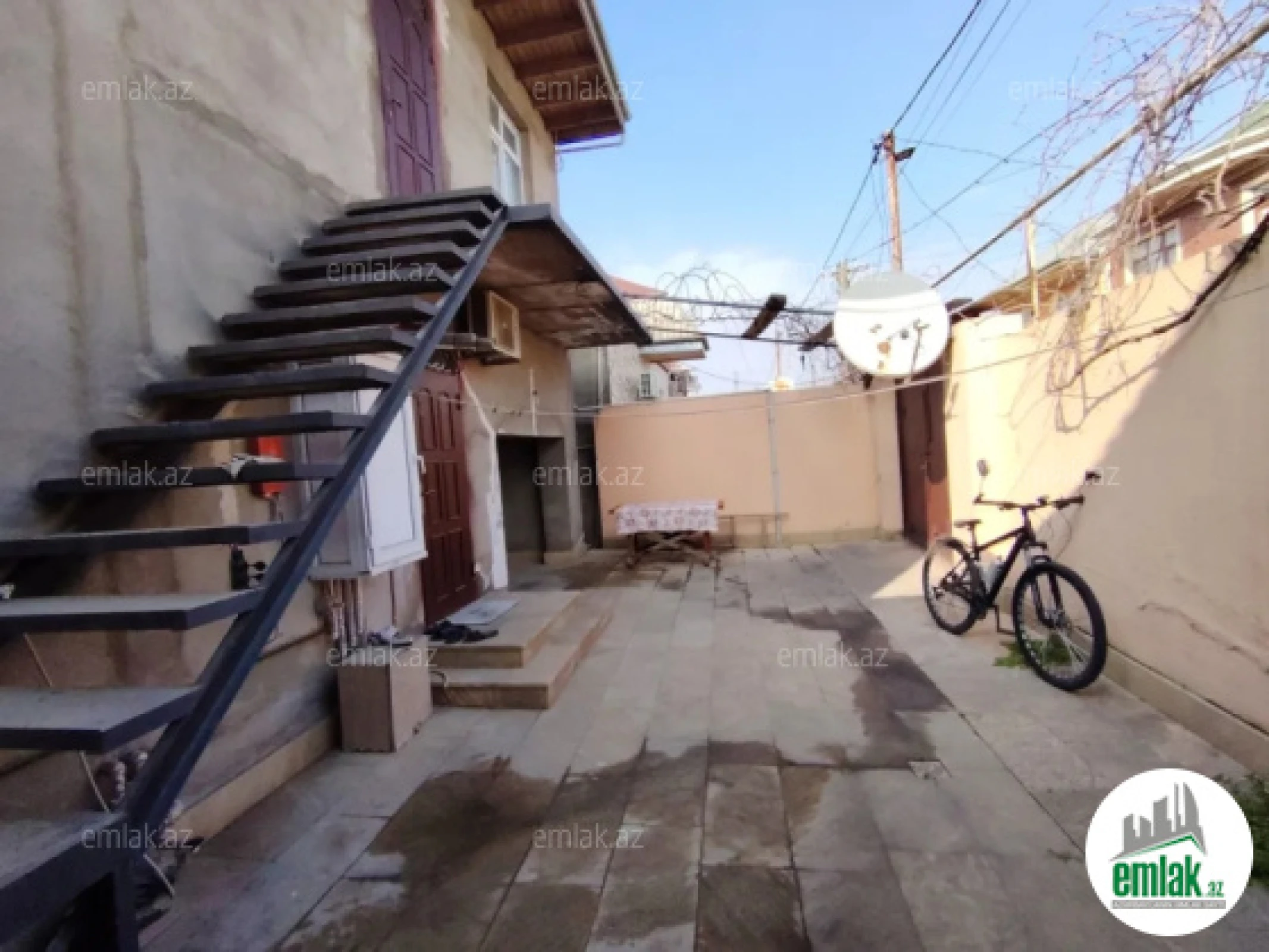 Satılır 5 otaqlı həyət evi 180 m²