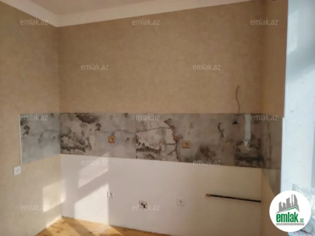 Satılır 5 otaqlı həyət evi 180 m²
