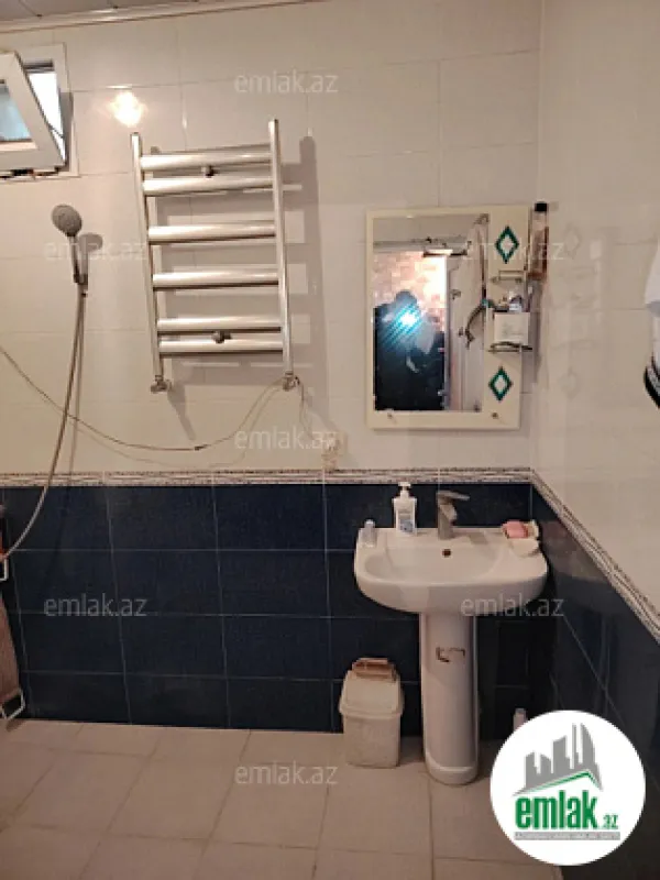 Satılır 5 otaqlı həyət evi 180 m²