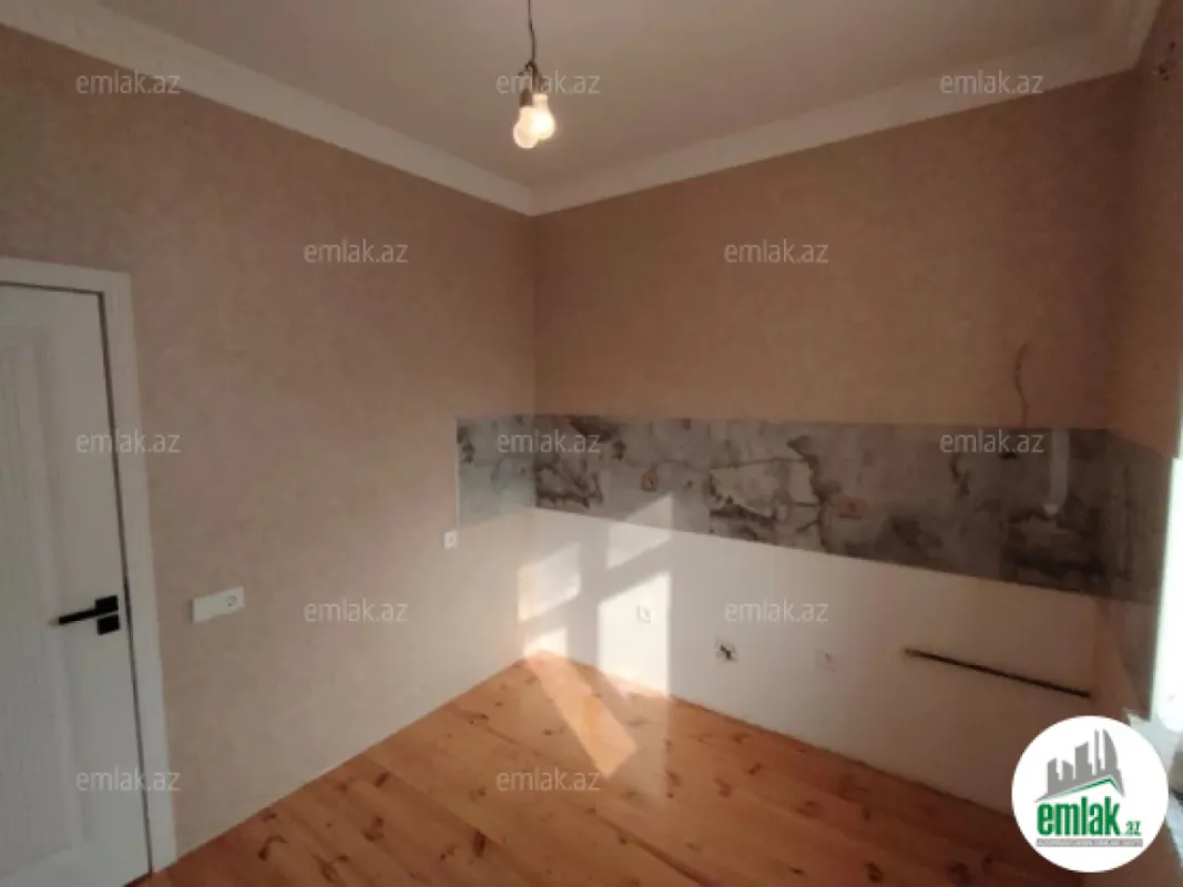 Satılır 5 otaqlı həyət evi 180 m²