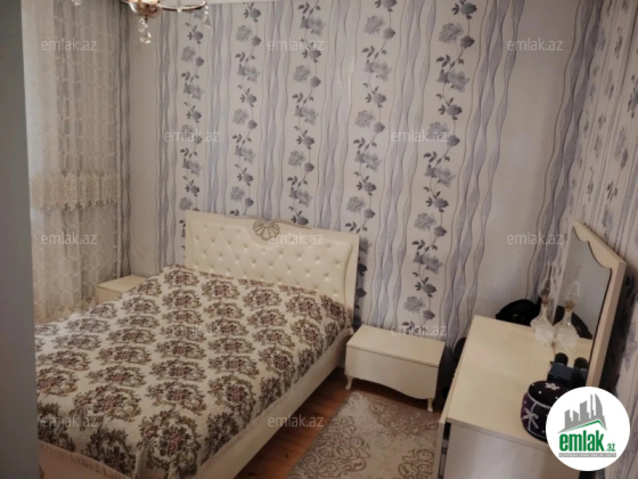 Satılır 5 otaqlı həyət evi 180 m²