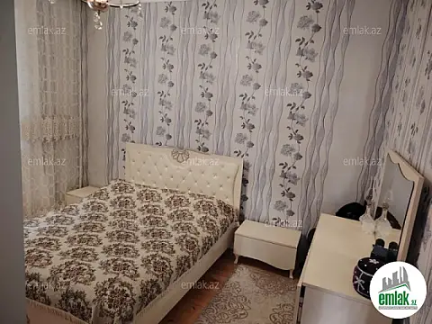 Satılır 5 otaqlı həyət evi 180 m²