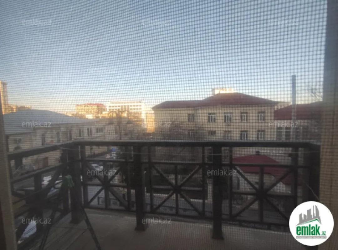 Satılır 2 otaqlı köhnə tikili 80 m²