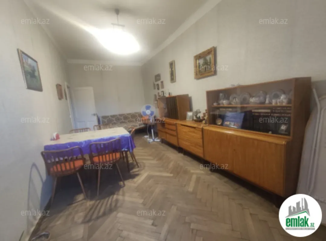 Satılır 2 otaqlı köhnə tikili 80 m²