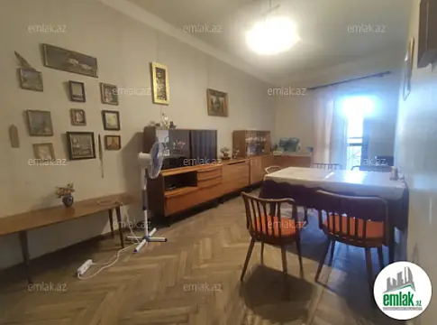 Satılır 2 otaqlı köhnə tikili 80 m²