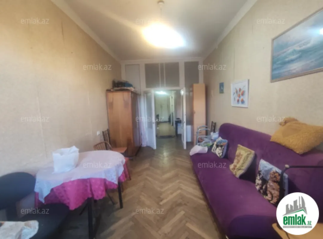 Satılır 2 otaqlı köhnə tikili 80 m²