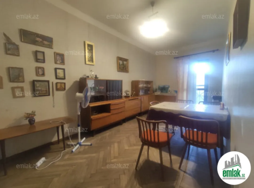 Satılır 2 otaqlı köhnə tikili 80 m²