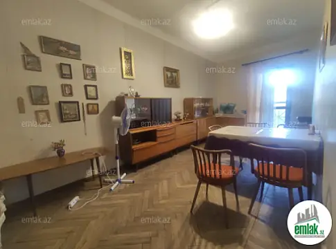 Satılır 2 otaqlı köhnə tikili 80 m²