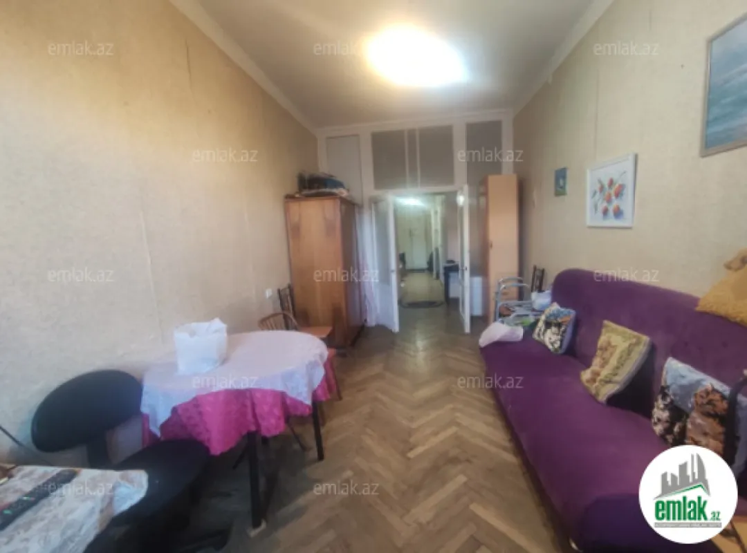 Satılır 2 otaqlı köhnə tikili 80 m²