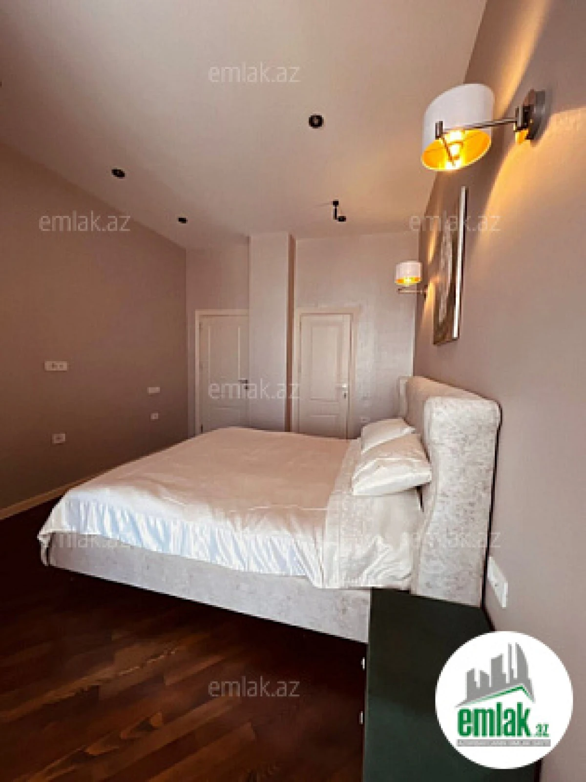 Satılır 3 otaqlı yeni tikili 160 m²