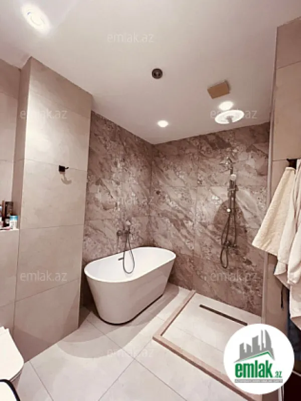 Satılır 3 otaqlı yeni tikili 160 m²