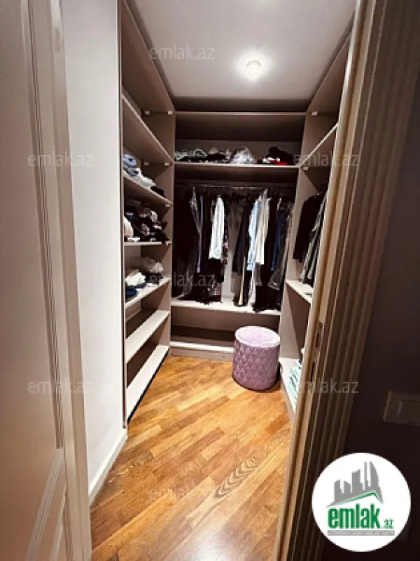 Satılır 3 otaqlı yeni tikili 160 m²