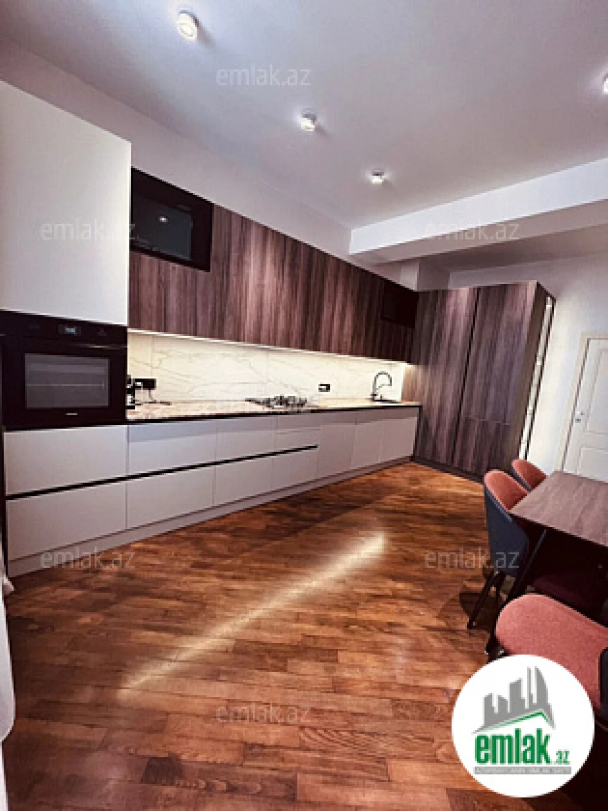 Satılır 3 otaqlı yeni tikili 160 m²