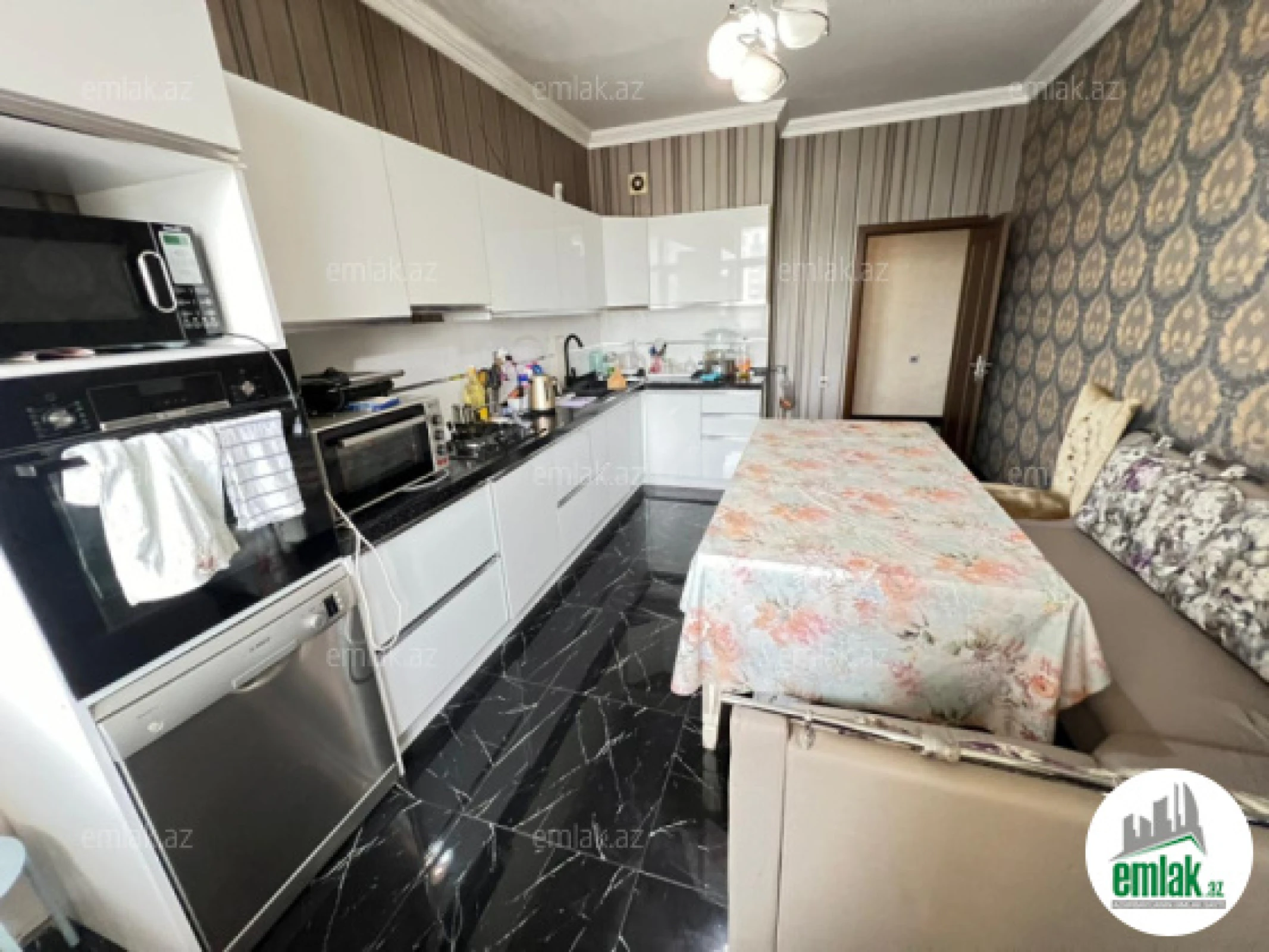 Satılır 3 otaqlı yeni tikili 150 m²