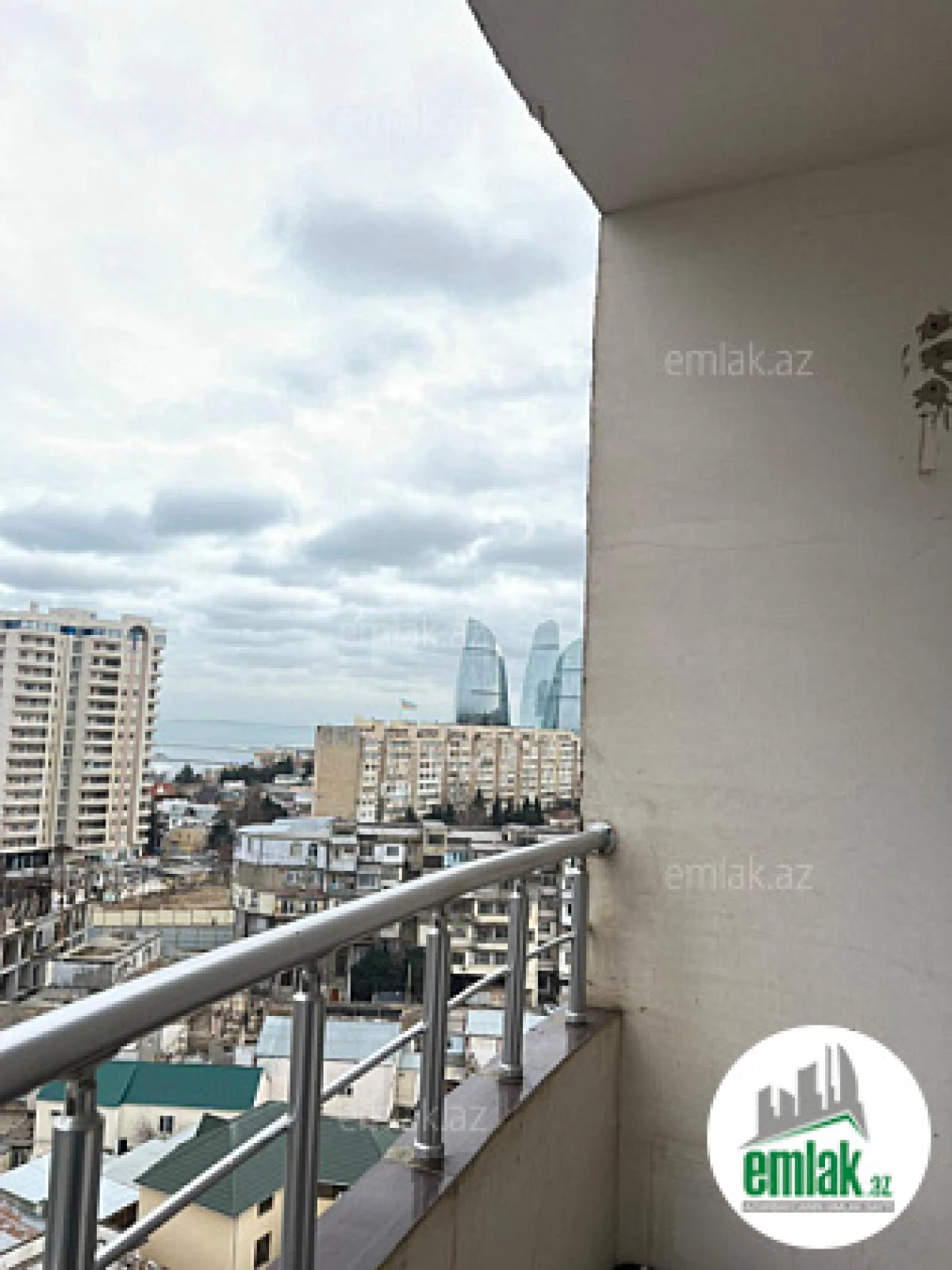 Satılır 3 otaqlı yeni tikili 150 m²