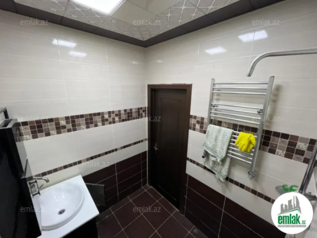 Satılır 3 otaqlı yeni tikili 150 m²