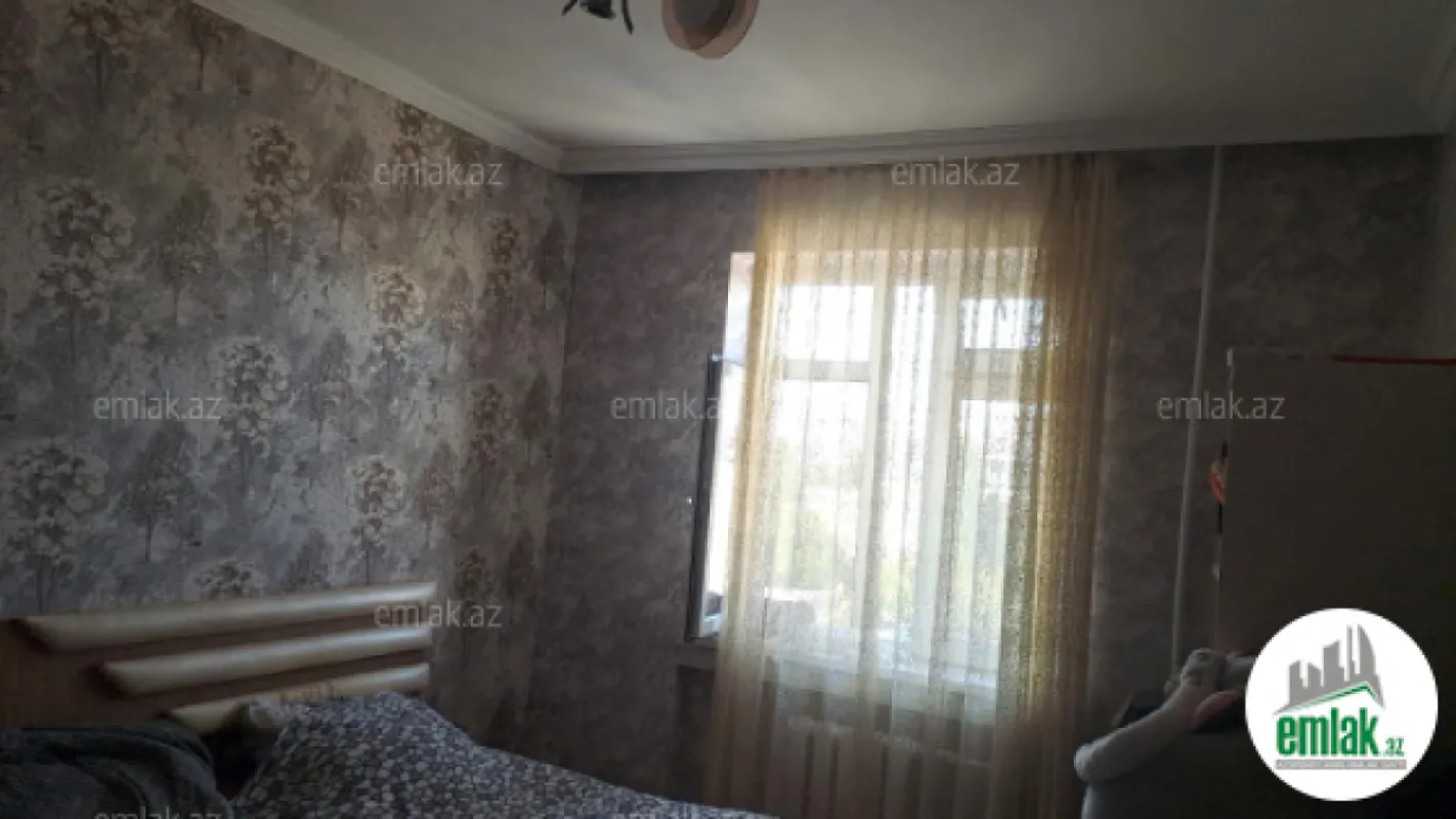 Satılır 4 otaqlı köhnə tikili 95 m²