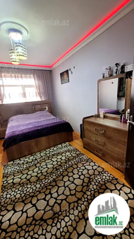 Satılır 3 otaqlı köhnə tikili 80 m²